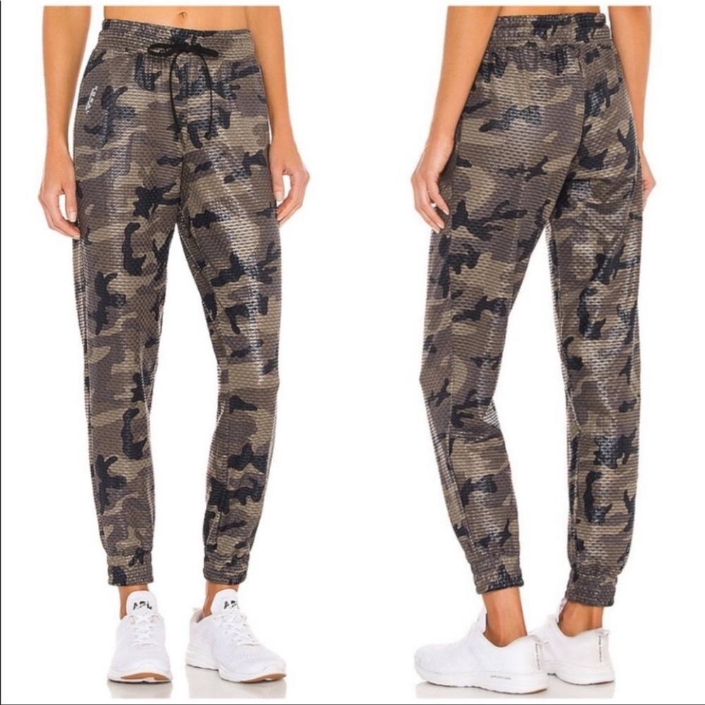 koral Double Layer Camo-Print Netz joggers  in Camo size Small.